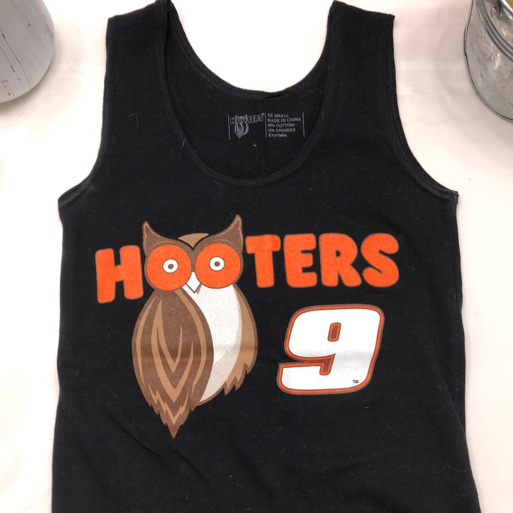 Hooters tank top XXS chase Elliott